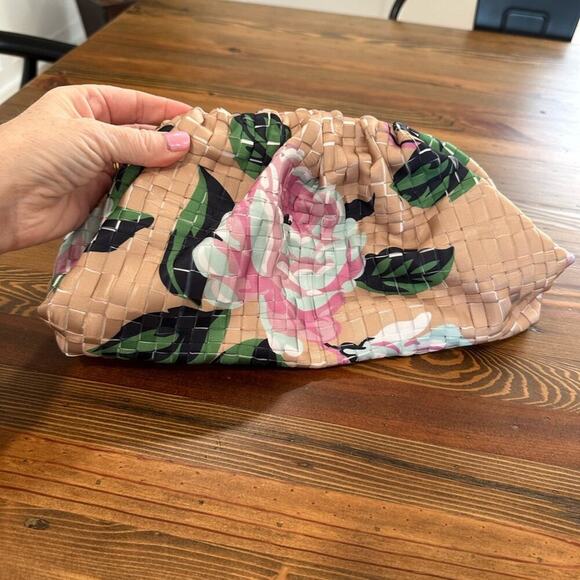 Maria de la Rosa Game Clutch - Picture 7 of 9